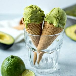 avocado in gelateria - gelato avocado in cono